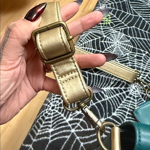 Loungefly Harry Potter Golden Hogwarts Castle Crossbody Bag with Pouch Mult - Picture 11 of 13